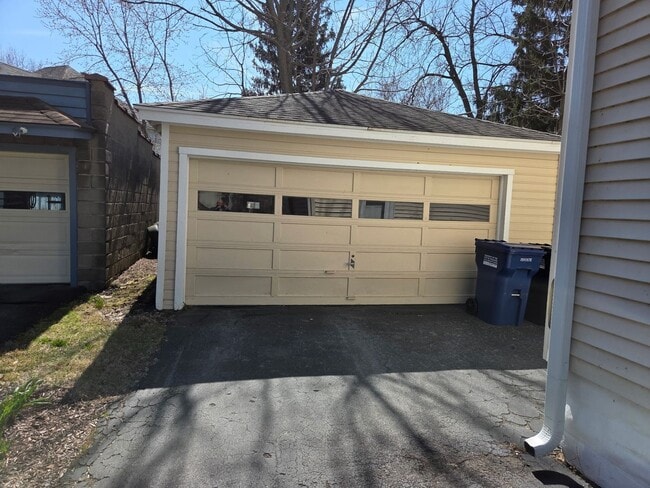 Building Photo - 109 Erie St