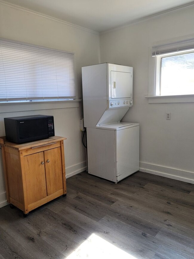 Building Photo - 1 bedroom 1 bath house located in Kellogg, Idaho.