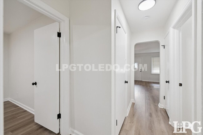 Building Photo - 3714 Wallwerth Dr