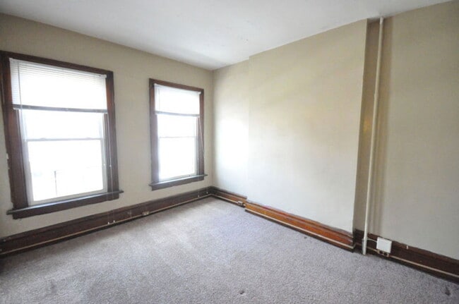 Building Photo - 177 E 11th Ave