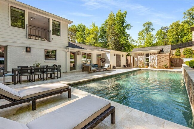 Building Photo - 1100 Kingston Dr NE