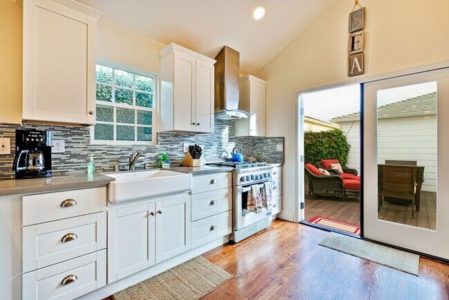 Building Photo - 563 Sea Ln