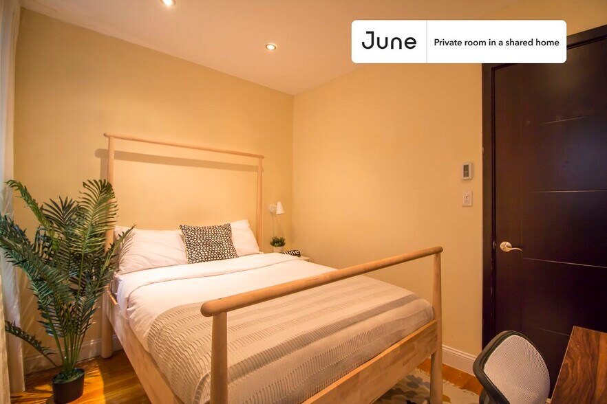 Building Photo - Private bedroom in 5 bed/2 bath Home