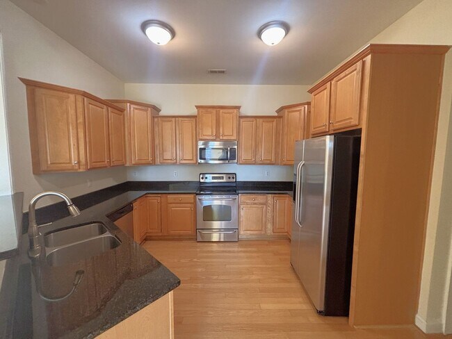 Building Photo - 2 bedroom/2 bathroom- Bennington on the Park