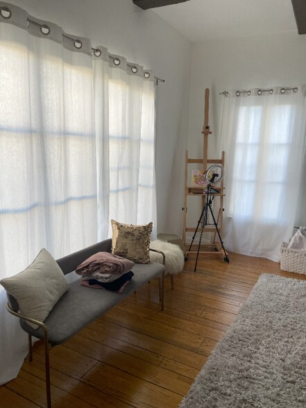 Building Photo - 420 S Detroit St