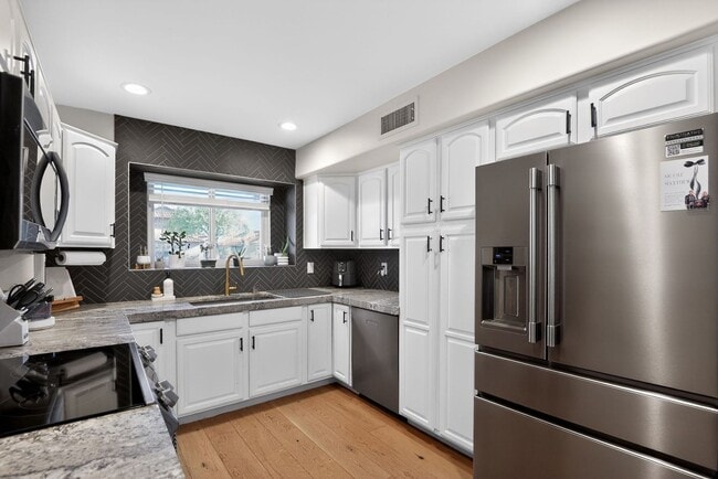 Building Photo - Spacious 4BR House in Scottsdale