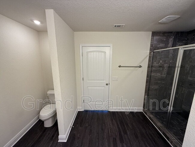 Building Photo - 4423 Village Oak Ln