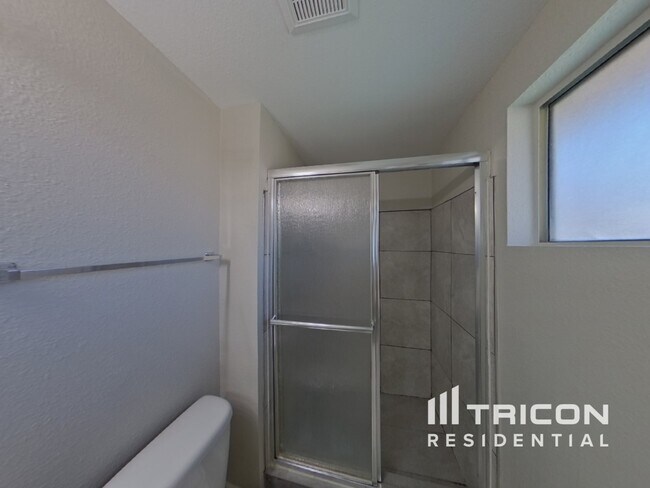 Building Photo - 1618 W Palomino Dr