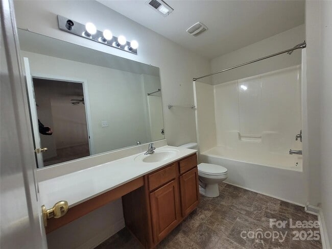 Building Photo - 120 N Arcadian Way