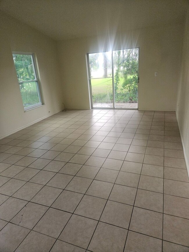 Building Photo - 2/1 DUPLEX