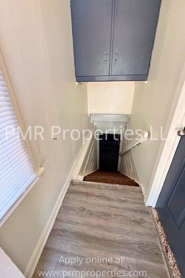 Building Photo - 2 Bedroom/ 1 Bathroom House