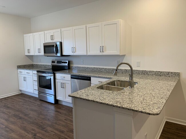 Building Photo - COMING SOON: Newer build in Duenweg!!   3bd/2ba with one car garage. Large primary bedroom with t...