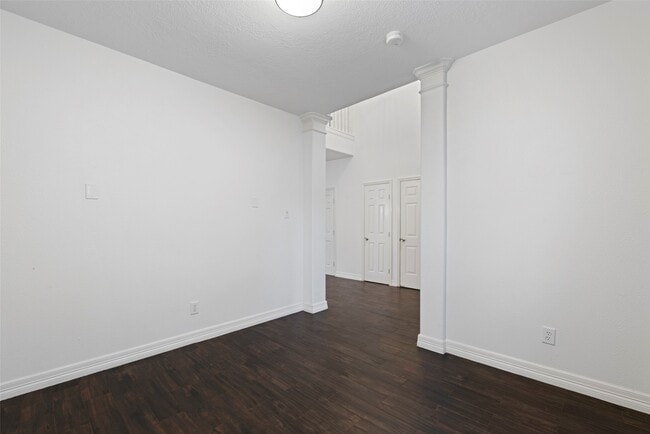 Building Photo - 9023 Eaglecove Dr