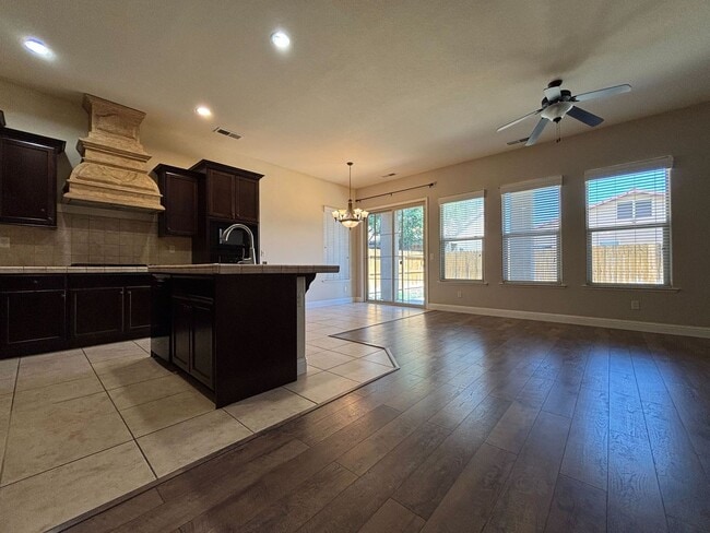Building Photo - Beautiful 3 bedroom 2 bathroom