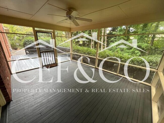Building Photo - Large 2-Story 3BR/3BA Home with Garage, Ap...