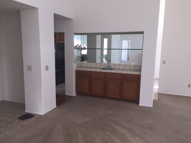 Wet bar in front room - 15928 Caminito Aire Puro