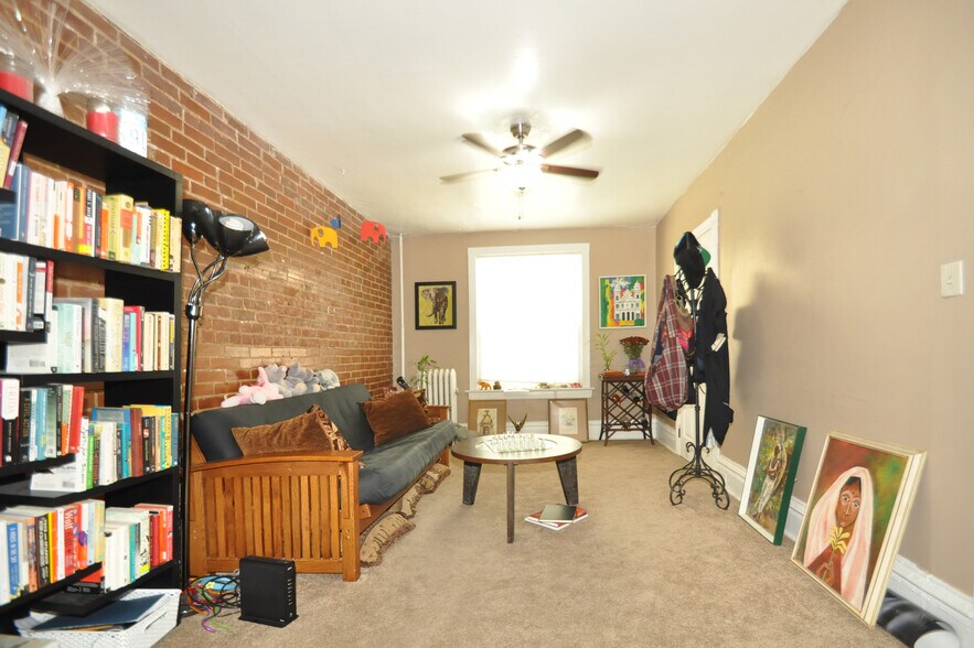 Ceiling fans + AC - 1863 N Clarkson St