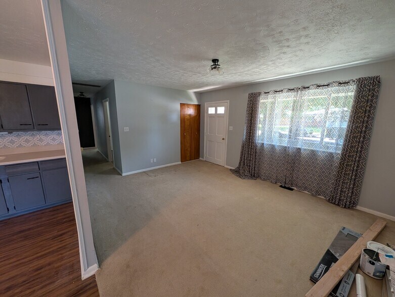 Building Photo - 302 Kenyon Dr