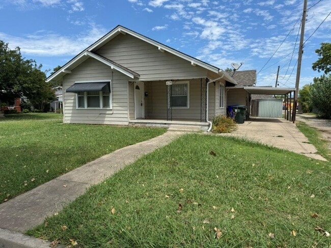 Tons of possibilities here! 3 bedrooms pl... - Tons of possibilities here!  3 bedrooms pl...