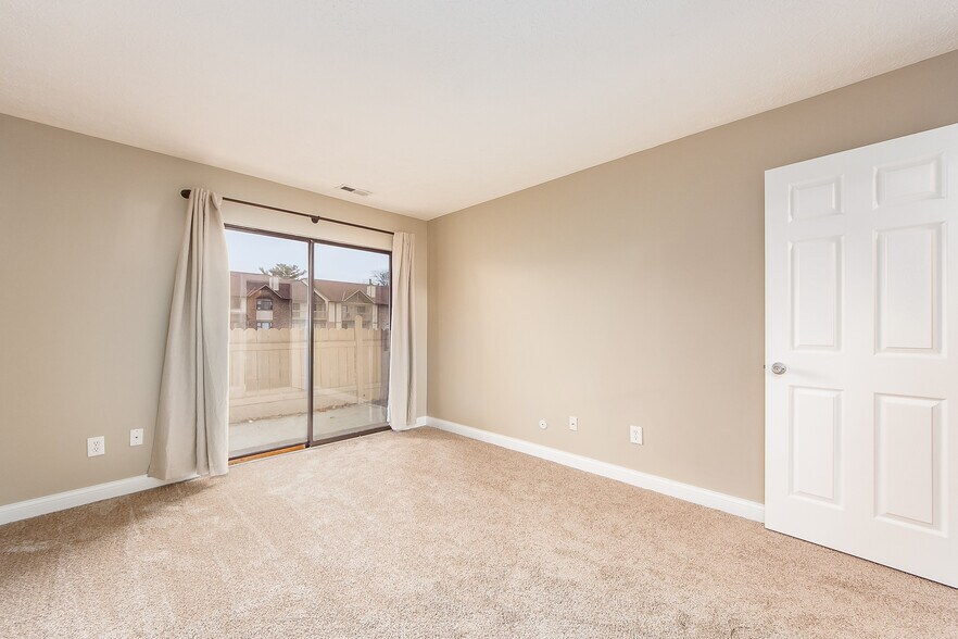 Building Photo - 2257 Hedgerow Road