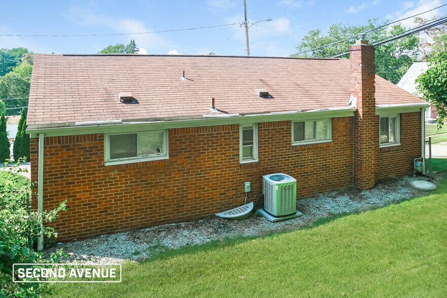 Building Photo - 2740 Jordan Ave
