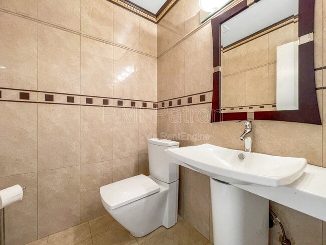 Building Photo - 9564 Peartree Ln