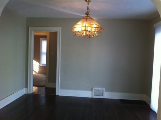 Building Photo - 2 Bedroom Country Charm in Elkhart