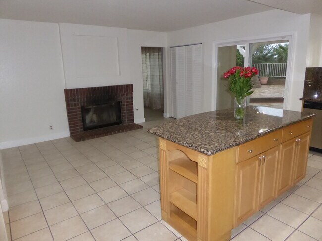 Building Photo - 4 Bedroom Rental Home in Santa Clarita.