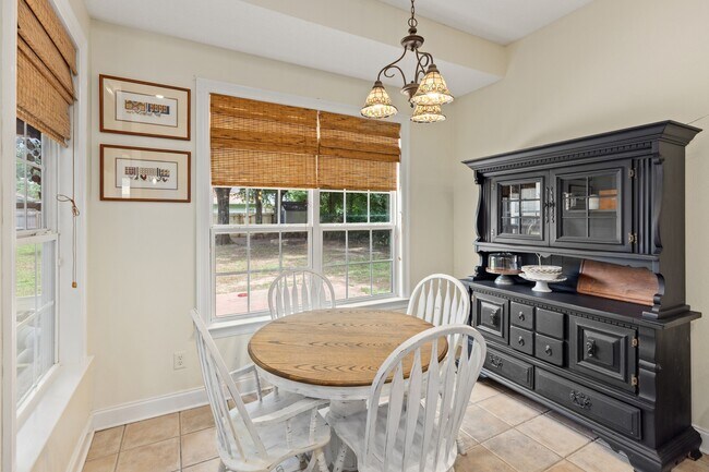 Building Photo - 2899 Chanterelle Cove