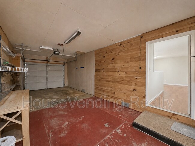 Building Photo - 2214 Highland Rd