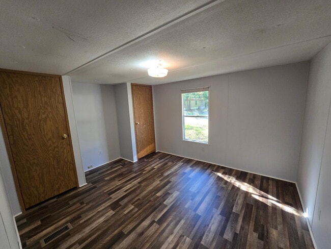 Building Photo - 236 Walnut Branch Dr
