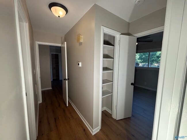 Building Photo - 510 Clift Dr