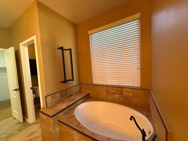 Building Photo - 6602 W Molly Ln