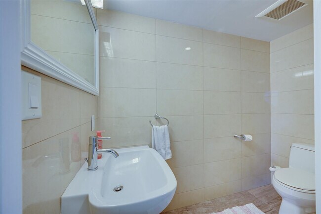 Building Photo - 3038 N Federal Hwy