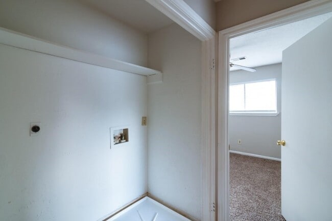 Building Photo - 16007 Sierra Vista Dr