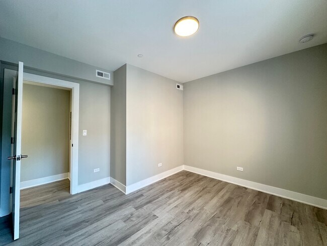 Building Photo - 1142 Oak Ave