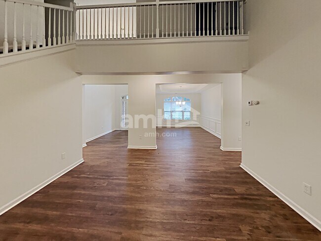 Building Photo - 433 Long Branch Way