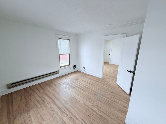 Building Photo - 3101 NE Tyler St