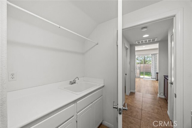 Building Photo - 1620 E 2nd St