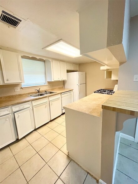 Building Photo - 11906 Binghampton Drive