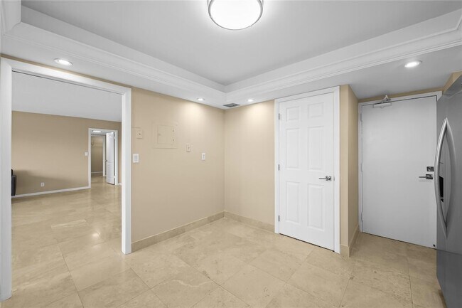 Building Photo - 3900 Galt Ocean Dr