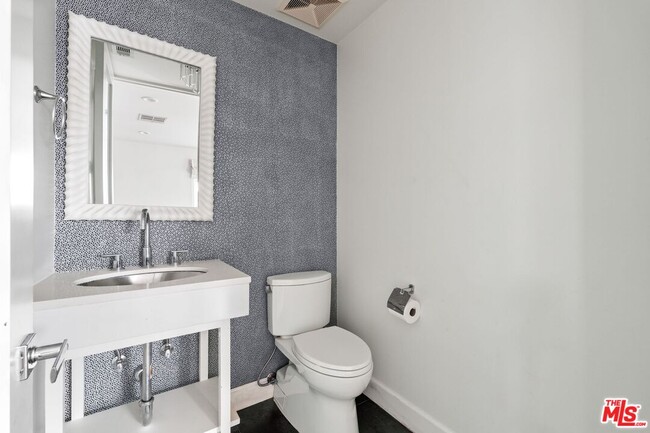 Building Photo - 1745 S Barrington Ave