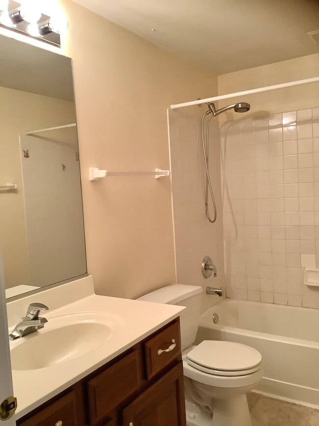 Building Photo - 75 Woodview Dr