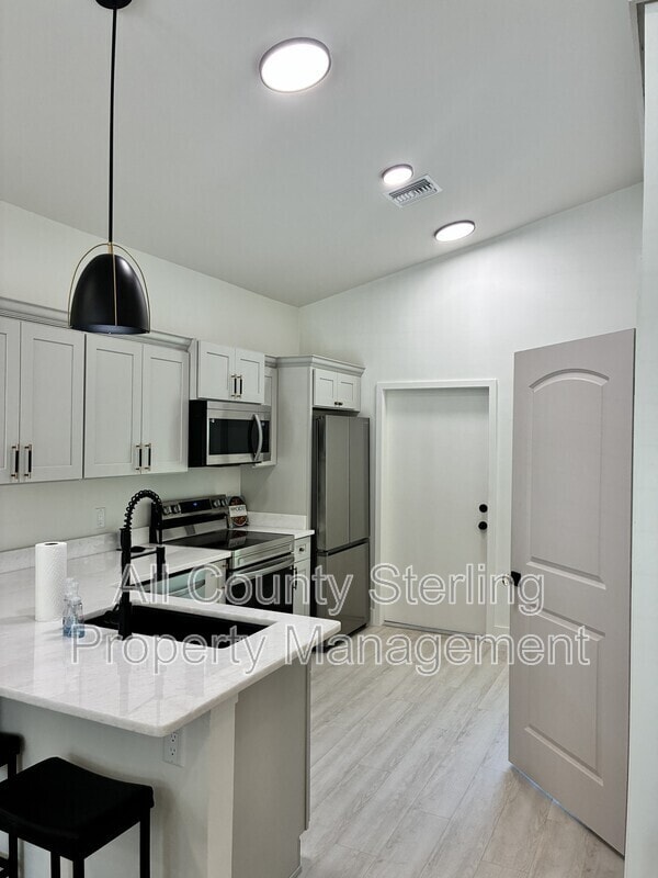 Building Photo - 10230 NE 72nd St