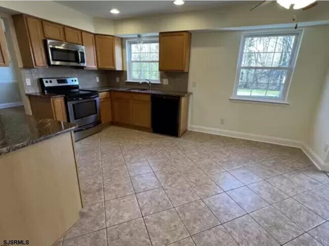 Building Photo - 102 Dogwood Ln