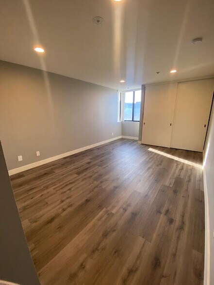 Bedroom - 222 S Central Ave