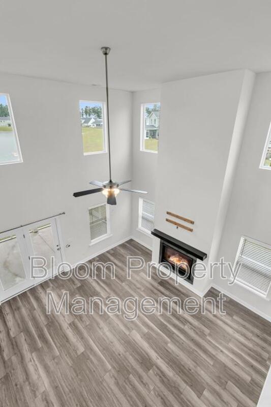Building Photo - 450 Carrara Dr