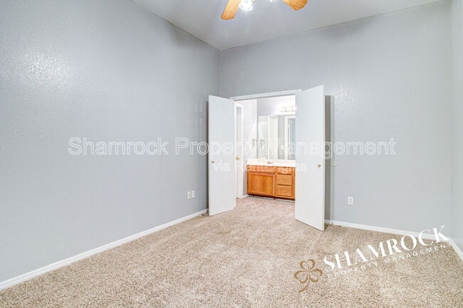 Building Photo - 10205 Lilac Ln