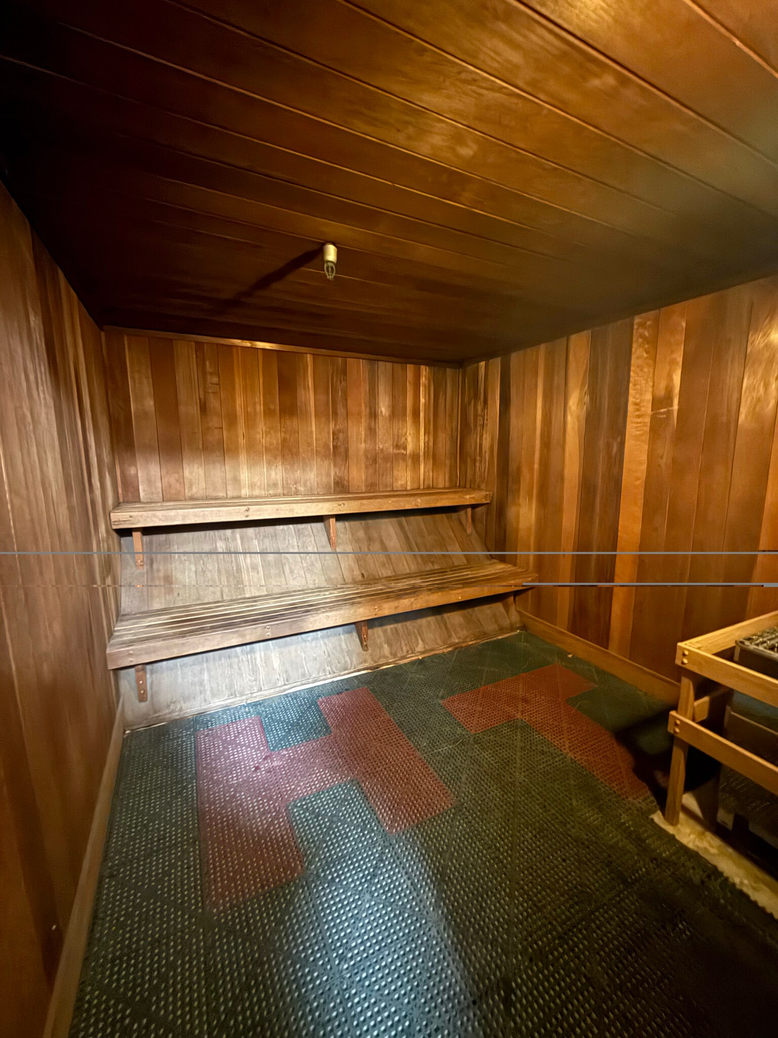 Shared sauna - 8530 Holloway Dr