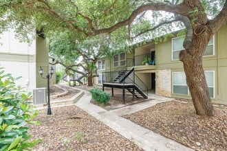 Building Photo - 100 Lorenz Rd